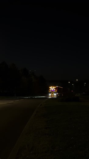 Powerful V8 Truck Sounds & Visuals