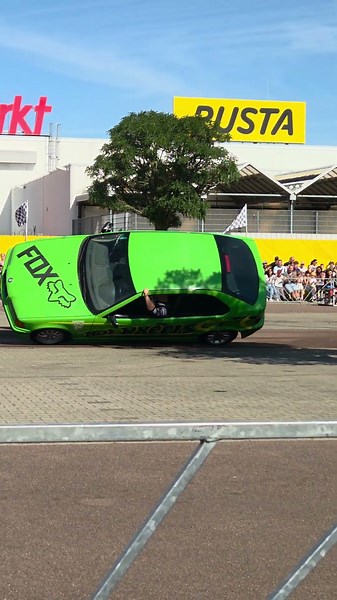 3 Autos in der SCHRÄGLAGE nebeneinander 😱