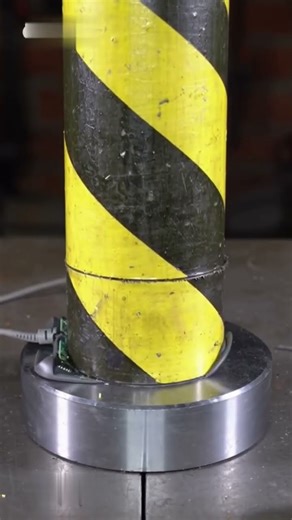 Hydraulic Press Smashes Computer Mice ⚙️🐭💥 #smartphone #crushingtime #babyanimal