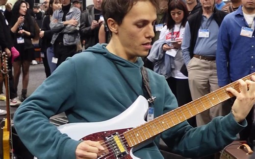 吉他新秀Matteo Mancuso在美国乐器展小试牛刀（NAMM 2023）