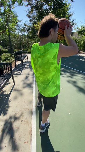 Must’ve stepped on a duck…😂💨 #funnyvideos #funnyvideo #basketball #fart #farting #fartsarefunny #fyp