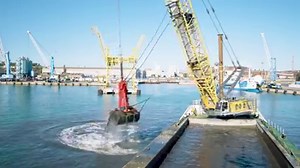 41K views · 701 reactions | What is Liebherr’s largest duty cycle crawler crane doing in the Port of Piombino? The impressive performance of the HS 8300 HD with hybrid drive can be seen in the video. https://www.liebherr.com/en/deu/latest-news/news-press-releases/detail/harbour-dredging-hybrid-duty-cycle-crawler-crane-with-300-t-capacity-in-operation-in-piombino.html | Liebherr Construction | Facebook
