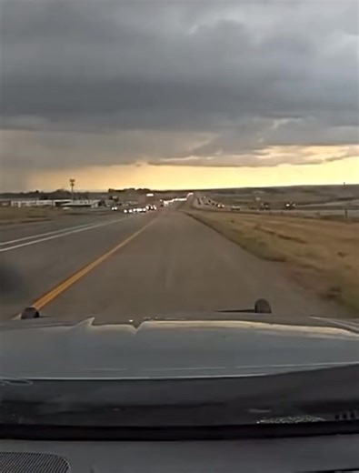 fugitive.com 🚨Thankfully they were able to stop this wrong way alleged DUl driver before someone was hurt. You can hear the guy apologize 🤷🏽 #fugitivewatch #wrongwaydriver #dui #fugitives #fugitive #crime | Fugitive Watch