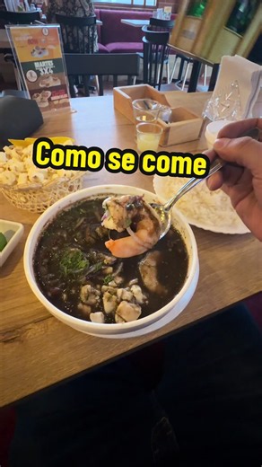 Ceviche de concha y camarón: cómo se come y acompañamientos