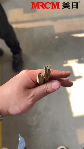 Tap Grinding #cnc #grinding #metal #tools #industrias #workshop #factory #elertictool #grindmachine #mrcm | mrcmgrinder