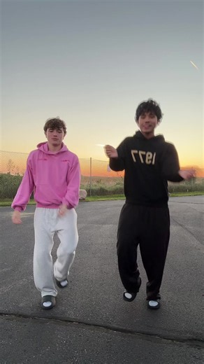 TikTok Duo Dances 2026: Best 2-Person Viral Routines to Learn