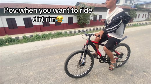 Only dirt rim my height can get😂#fyp #foryou #viral #viral #dirtbikes