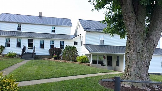 336K views · 7.2K reactions | Multi-generational housing is very common among all Amish affiliations. Often with multiple houses connected to one another. Two, three, and even four generations residing on the same property. Often, a secondary dwelling for the grandparents is called a "dawdi haus", grandpa house. This, near Mt. Eaton Ohio. JD | AmishLeben | Facebook