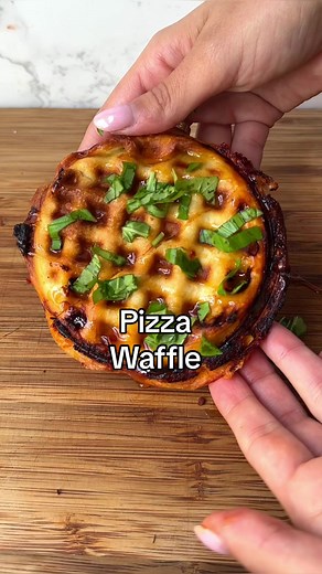 Perhaps I’m getting carried away with the waffle maker 😅 pizza waffle is very tasty though🍕🧇 Recipe below‼️ Ingredients: • Cooking spray • Storebought pizza dough • 2 tbsp cup pizza sauce • 2 tbsp mozzarella cheese • Small handful pepperoni • Spicy honey • Basil, for garnish Directions: • Preheat a waffle iron and spray it with cooking spray. Place a small circle of pizza dough onto the iron, then top that with pizza sauce. Add on mozzarella and pepperoni. • Place another small circle of pizz