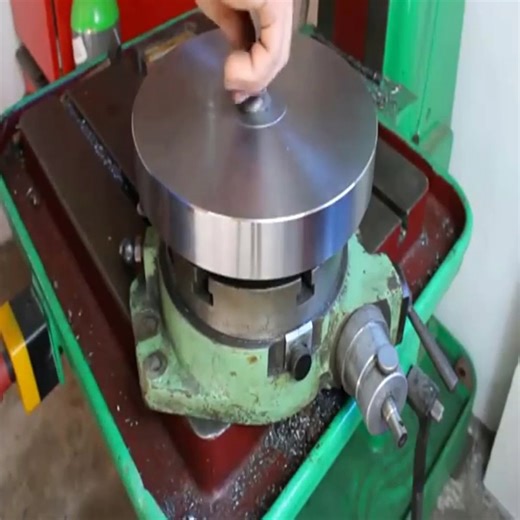 Make a very attractive fly cutter Join: Heavy Equipment | How It’s Made