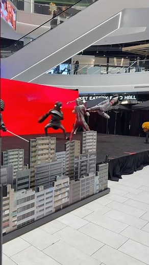 Ultraman Live in an American Mall?!?