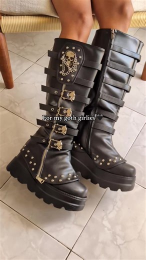 Platform goth boots for y’all 🖤😈 #kneehighboots #gothboots #blackboots #tiktokshopjumpstartsale #vimisaoi