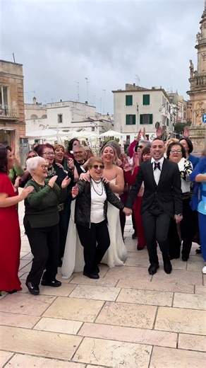 Celebra la bellezza e la danza delle donne!