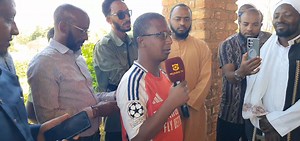 1.6K views · 67 reactions | የሸህ ሆጀሌ ሙዝየም በርካታ ታሪካዊ አሻራዎችን ተብስቦ ይገኛል። ሆጀሌ የሀገር ባለውለታ ናቸው። ዛሬ ላይ የልጅ ልጆችን ጨምሮ የሆጀሌ ዘሮች 30 ሺ ህዝብ በላይ እንደደረሰ መረጃዎች ይገልፃሉ። አንድ ወረዳ ህዝብ መሆኑ ነው። | Allo Yayo Abu Hisham | Facebook