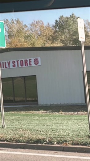 Exploring 80s Vintage Treasures at My Favorite Thrift Store