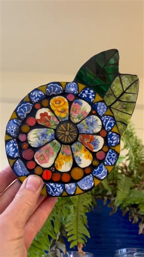 "It often starts with one chipped plate - I rummage through my stash and pick something with lush colours or an eye catching pattern." 🎨 Etsy seller SophieRobinsMosaics on her process for creating art | Etsy