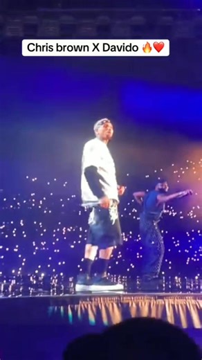 Davido and chris brown are just good together on stage. #fypシ゚viralシfypシ゚ #explorepage #fypviralシ #fblifestyle @highlight Davido Kizzito Dmw Abali Ushahemba | Omoh Oba