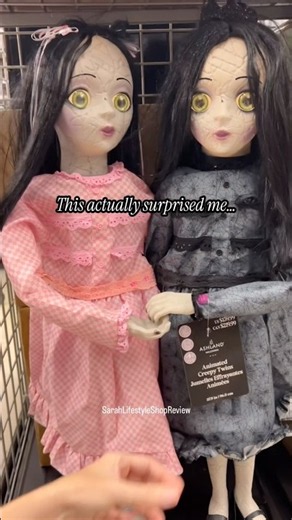 🩶These creepy twins are super cool, have glowing eyes & have a spooky twin conversation together🖤