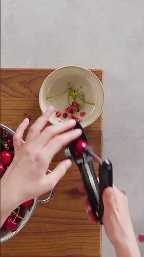 Cherry Compote – Recipe for a delicious dessert sauce made from fresh cherries 🍒 | REWE Deine Küche