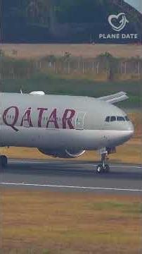 Qatar Airways Boeing 777 In Flight Moments ✈️ #aviation #planespotting #shorts