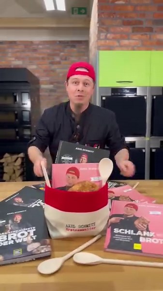 Jetzt wieder verfügbar 😍 Webung für mich😉 Meine Bücher mit persönlicher Signatur 🌞 Perfekt fürs Osternest 😉🥰 Hier geht's zum Shop https://baeckerei-schmitt.de/shop/ | Axel Schmitt Brotsommelier