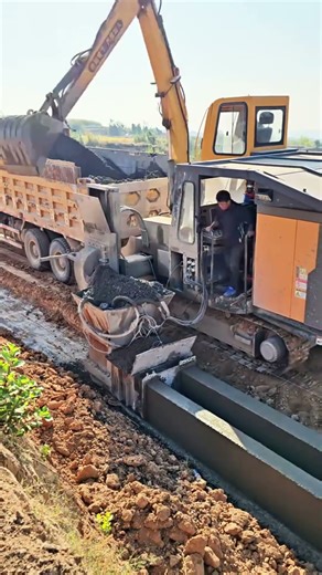 Canal Build Hack: This Machine Slides & Pours (No Fancy Framing!) #CanalSlipFormConstruction #Shorts