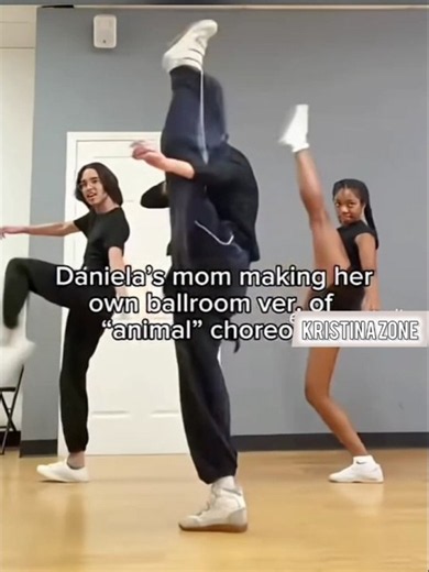 Dani's mom is super cute😭🤌🏻 #daniela #katseye #kpop #trending #fyp #fypシ #fypシ゚viral #viral