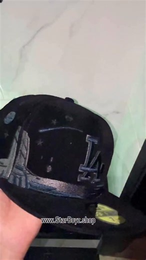 👽 StarBoyz Alien: Black & Glow La gorra StarBoyz que todos buscan. Diseño Alien en negro profundo con parches brillo neón que dominan la noche. ¡Envíos a TODO el mundo! Consíguela en nuestra web. 🛒 www.StarBoyz.shop 💫 | Star Boyz accesorios