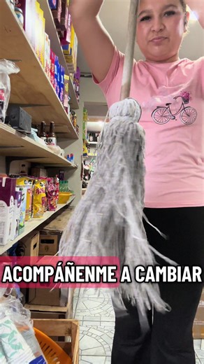 🙌 ¡Olvídate de mojarte las manos y batallar al trapear! Este trapeador exprime solo con un giro, es práctico, ligero y súper higiénico 🧼✨ ✔️ No exprimes con las manos ✔️ Ahorra tiempo y esfuerzo ✔️ Deja tus pisos impecables 🏡 Una vez que lo pruebas, ¡no vuelves al trapeador común! 🚫🪣 Mándame mensaje y te aparto el tuyo 📲💬 #LimpiezaSinEsfuerzo #TrapeadorPráctico #LimpiezaFácil #CasaLimpia #CristinaEmprendedora