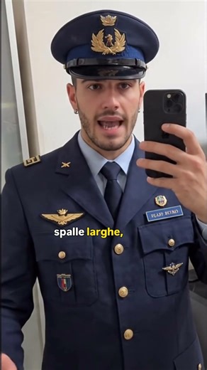 Italian man in uniform present himself. 😍