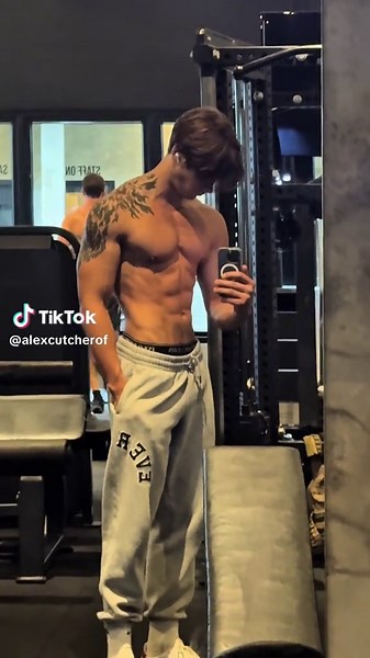 Vidéos de ALEXCUTCHER (@alexcutcherof) avec son original - ALEXCUTCHER