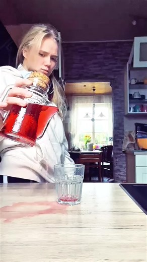 Mom and daughter 🤣🤣 #scare #prank #scarepank #funny #fail #funnyvideos #fypシ゚viral