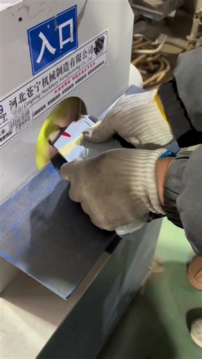 Curved pipe polishing made easy ✨ ✔ No dead angle polishing ✔ Smooth & mirror finish ✔ Fast and efficient ✔ Save labor cost One machine, perfect result. DM for video & price 🎥 #pipepolishing #metalpolishing #bendingpipe #stainlesssteel #industrialmachine