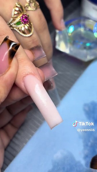 DeEnti Acrylic Powder Sale - Nail Tech Must-Have!