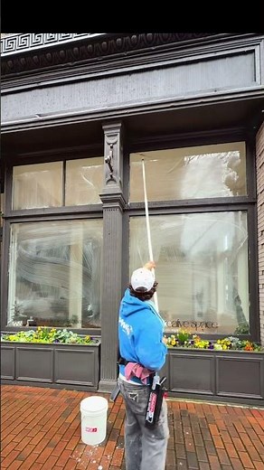 WINDOW CLEANING WITH A POLE 🧼 #windowcleaning #entrepreneur #howto #pressurewashing