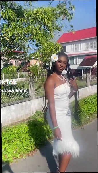 GODS GOT ME COVERED INDEED👩🏾‍🎓❤️🎊#fyppppppppppppppppppppppp #graduatedwithhonours #guyanesetiktok🇬🇾 #runitup My photographer @Diamond😩❤️ was obsessed with look 😝🫶🏽