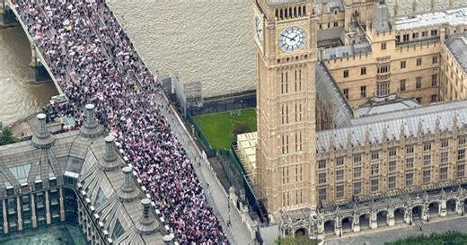 Unite the Kingdom march: Police push back protesters