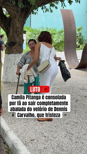 Camila Pitanga é consolada por fã ao sair completamente abalada do velório de Dennis Carvalho, luto