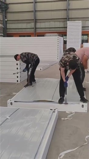 Making a large capacity rolling door system