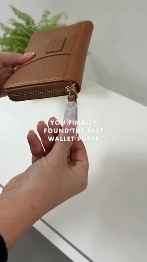 Your new everyday wallet purse ✨ The Chelsea Wallet Purse combines style and practicality in one design. Crafted from 100% leather, it features 12 card slots, a dedicated section for notes, and a secure zip pocket for coins. 🚚 Free Worldwide Delivery & flexible payments ⭐️ Over 14,000 5 star reviews 🇬🇧 Designed in London | Pom Pom London