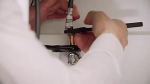 Delta Lenta Touch Brushed Gold 16.25 in. H Pull Down Sprayer Kitchen Faucet with 360° Spout Swivel 19802TZ-GB-DST