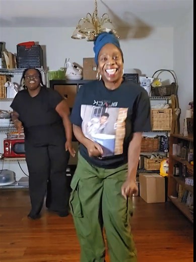 Happy New Year! This year more recipes, more travel, more selfcare, and an ebook 😊 #dancechallenge #boo #familydance #dancefun