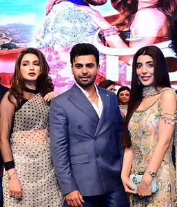 Urwa, Farhan unite for 'Tich Button' trailer launch  | The Express Tribune