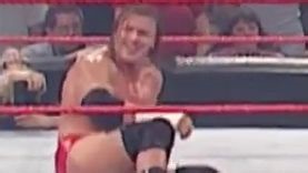 福伯比赛中突然出卖HBK，Triple H笑了