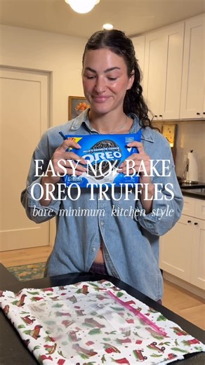 Kelly Matthews on Instagram: "Easiest holiday treat you’ll ever make 🎄🎁 (and no it’s not a ‘healthy version’ cause when I have a treat I want a real treat 🙃) My mom made these once while I was in high school and they always come in handy when I’m short on time but need to bring something yummy to a holiday gathering. Adeline ate about 10 of these I’m pretty sure 😂 Recipe: 1 package of Oreos (32 counts) 1 8oz package of cream cheese (room temp) 1 package of white melting chocolate Smash your 