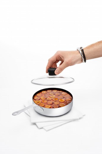 17M views · 396K reactions | This delicious pot in disguise, composed with a very moist banana bread, a banana spread, a layer of vanilla rice pudding, a light banana mousse, caramelized banana flambee with Rum and a delicious caramel sauce on top. The pot lid is inflated sugar and all details are made out of chocolate. | Amaury Guichon | Facebook