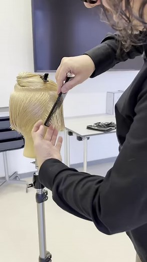 14K views · 239 reactions | PIXIE CUT: Short Graduated Nape - Steep diagonal sections - Right-angled combing direction - High combing angle- Parallel finger position - Parallel cut | Short graduated hair can create a very polished and modern look. It’s a popular style often perceived as clever and stylish, as it shifts volume towards the top of the head. #pointcutter #hairtutorial #haircutting #haireducation #friseure #coiffure | Verve Studio | Facebook