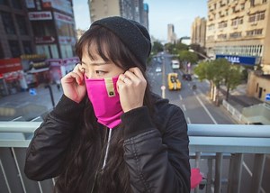 Smog protection for riders, the R?shield nanofiber scarf