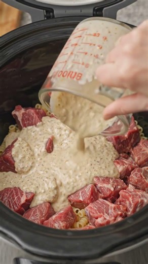 🍖🍝 Creamy Slow Cooker Beef & Noodles (Cold-Weather Comfort!)