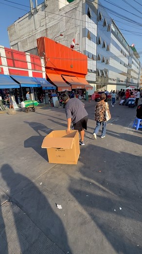 De esta manera podrás vender zapatillas originales y ganar hasta plata 😎😎😎🤑🤑🤑 @irun.peru | Abraham Gil